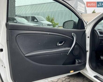 Белый Рено Меган, объемом двигателя 1.6 л и пробегом 155 тыс. км за 10190 $, фото 39 на Automoto.ua