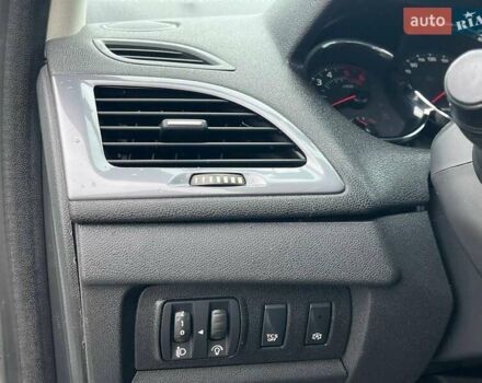 Белый Рено Меган, объемом двигателя 1.6 л и пробегом 155 тыс. км за 10190 $, фото 38 на Automoto.ua