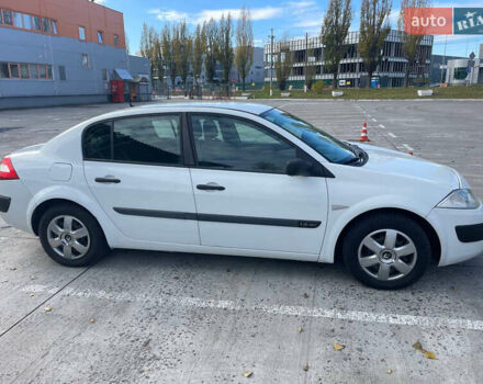 Белый Рено Меган, объемом двигателя 1.6 л и пробегом 252 тыс. км за 3900 $, фото 3 на Automoto.ua