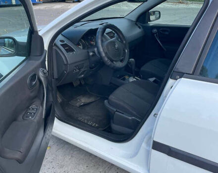 Белый Рено Меган, объемом двигателя 1.6 л и пробегом 252 тыс. км за 3900 $, фото 6 на Automoto.ua