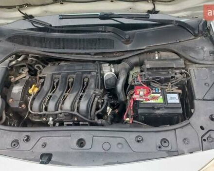 Белый Рено Меган, объемом двигателя 1.6 л и пробегом 212 тыс. км за 3400 $, фото 9 на Automoto.ua