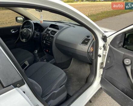 Белый Рено Меган, объемом двигателя 1.4 л и пробегом 215 тыс. км за 4100 $, фото 14 на Automoto.ua