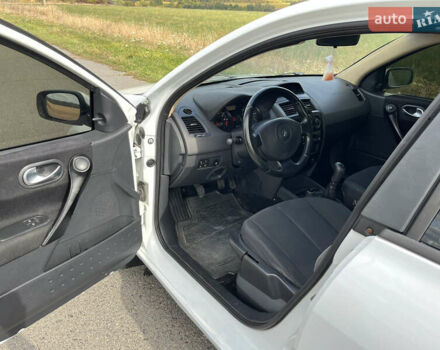 Белый Рено Меган, объемом двигателя 1.4 л и пробегом 215 тыс. км за 4100 $, фото 12 на Automoto.ua
