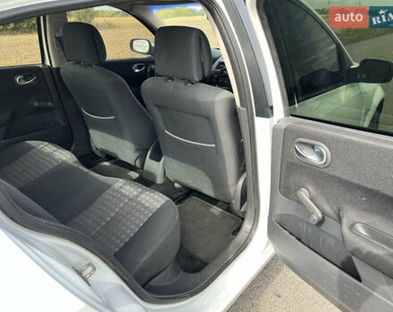 Білий Рено Меган, об'ємом двигуна 1.4 л та пробігом 215 тис. км за 3900 $, фото 18 на Automoto.ua
