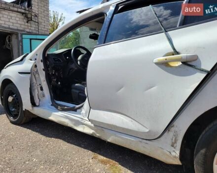 Белый Рено Меган, объемом двигателя 1.6 л и пробегом 63 тыс. км за 8000 $, фото 3 на Automoto.ua