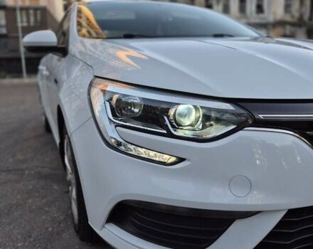 Белый Рено Меган, объемом двигателя 1.6 л и пробегом 143 тыс. км за 14000 $, фото 3 на Automoto.ua