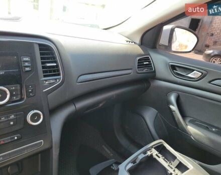 Белый Рено Меган, объемом двигателя 1.6 л и пробегом 63 тыс. км за 8000 $, фото 5 на Automoto.ua