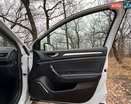 Білий Рено Меган, об'ємом двигуна 1.46 л та пробігом 144 тис. км за 15500 $, фото 8 на Automoto.ua