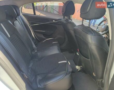 Белый Рено Меган, объемом двигателя 1.6 л и пробегом 63 тыс. км за 8000 $, фото 4 на Automoto.ua