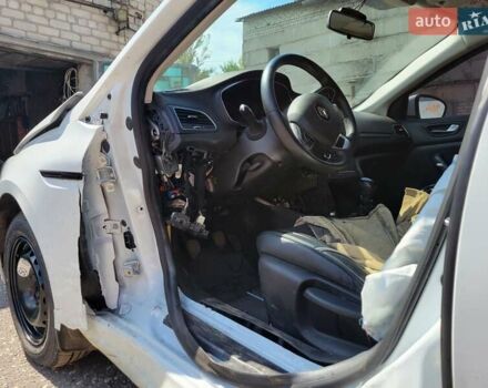 Белый Рено Меган, объемом двигателя 1.6 л и пробегом 63 тыс. км за 8000 $, фото 6 на Automoto.ua