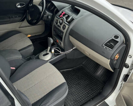 Рено Меган 2004 в Киеве на Automoto.ua Белый Рено Меган, объемом двигателя 1.6 л и пробегом 234 тыс. км за 4999 $, фото 10 на Automoto.ua