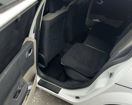 Рено Меган 2004 в Киеве на Automoto.ua Белый Рено Меган, объемом двигателя 1.6 л и пробегом 234 тыс. км за 4999 $, фото 13 на Automoto.ua