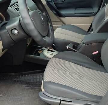 Белый Рено Меган, объемом двигателя 1.6 л и пробегом 197 тыс. км за 5300 $, фото 1 на Automoto.ua