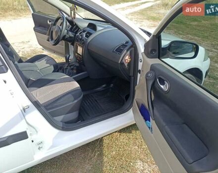 Белый Рено Меган, объемом двигателя 1.46 л и пробегом 230 тыс. км за 5700 $, фото 13 на Automoto.ua
