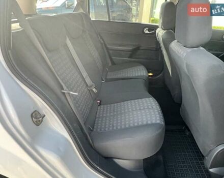 Белый Рено Меган, объемом двигателя 1.6 л и пробегом 235 тыс. км за 5200 $, фото 37 на Automoto.ua