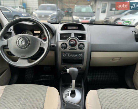 Белый Рено Меган, объемом двигателя 1.6 л и пробегом 209 тыс. км за 5700 $, фото 11 на Automoto.ua