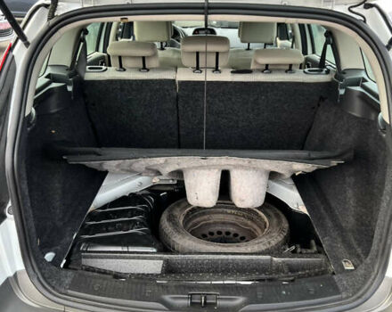 Белый Рено Меган, объемом двигателя 1.6 л и пробегом 209 тыс. км за 5700 $, фото 7 на Automoto.ua