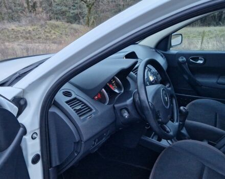 Белый Рено Меган, объемом двигателя 1.6 л и пробегом 245 тыс. км за 4999 $, фото 4 на Automoto.ua