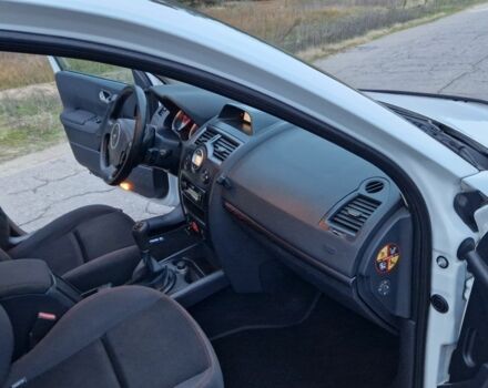 Белый Рено Меган, объемом двигателя 1.6 л и пробегом 245 тыс. км за 4999 $, фото 12 на Automoto.ua