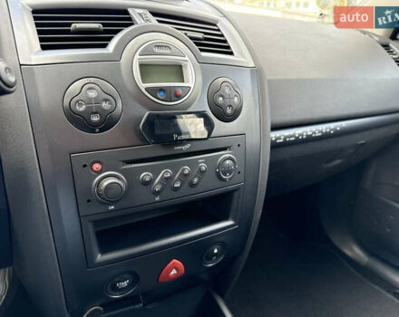 Белый Рено Меган, объемом двигателя 1.6 л и пробегом 198 тыс. км за 5800 $, фото 30 на Automoto.ua