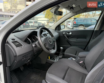 Белый Рено Меган, объемом двигателя 1.6 л и пробегом 198 тыс. км за 5800 $, фото 23 на Automoto.ua