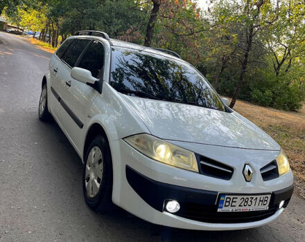 Белый Рено Меган, объемом двигателя 1.6 л и пробегом 0 тыс. км за 5000 $, фото 1 на Automoto.ua
