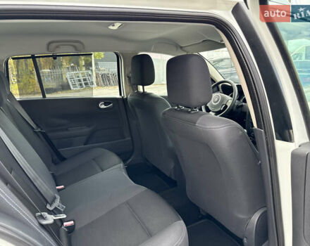 Белый Рено Меган, объемом двигателя 1.6 л и пробегом 198 тыс. км за 5800 $, фото 46 на Automoto.ua