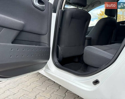 Белый Рено Меган, объемом двигателя 1.6 л и пробегом 198 тыс. км за 5800 $, фото 38 на Automoto.ua