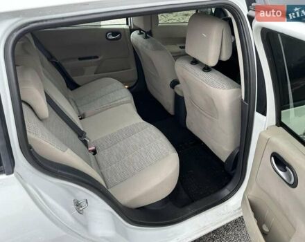 Білий Рено Меган, об'ємом двигуна 1.6 л та пробігом 200 тис. км за 4500 $, фото 10 на Automoto.ua