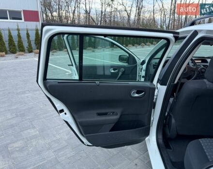 Белый Рено Меган, объемом двигателя 1.6 л и пробегом 257 тыс. км за 4850 $, фото 28 на Automoto.ua