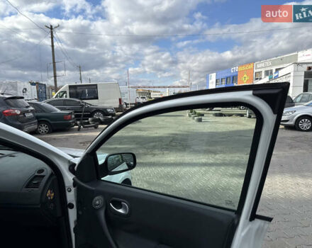 Белый Рено Меган, объемом двигателя 1.6 л и пробегом 198 тыс. км за 5800 $, фото 48 на Automoto.ua