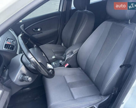 Белый Рено Меган, объемом двигателя 1.6 л и пробегом 220 тыс. км за 7600 $, фото 12 на Automoto.ua