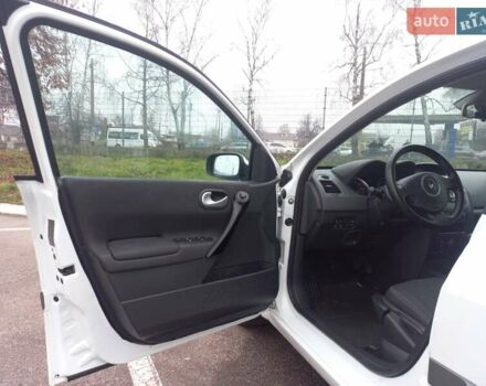 Белый Рено Меган, объемом двигателя 1.6 л и пробегом 247 тыс. км за 5100 $, фото 16 на Automoto.ua