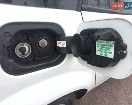 Белый Рено Меган, объемом двигателя 1.6 л и пробегом 247 тыс. км за 5100 $, фото 10 на Automoto.ua