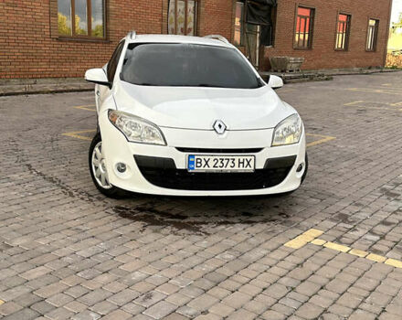 Белый Рено Меган, объемом двигателя 1.4 л и пробегом 223 тыс. км за 6100 $, фото 1 на Automoto.ua