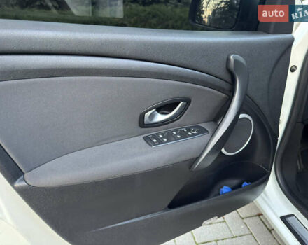 Белый Рено Меган, объемом двигателя 1.6 л и пробегом 220 тыс. км за 7600 $, фото 16 на Automoto.ua