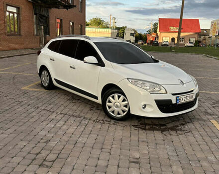 Белый Рено Меган, объемом двигателя 1.4 л и пробегом 223 тыс. км за 6100 $, фото 2 на Automoto.ua