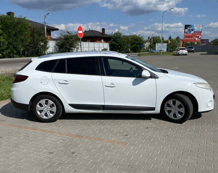 Рено Меган 2009 у Києві на Automoto.ua Білий Рено Меган, об'ємом двигуна 1.6 л та пробігом 242 тис. км за 6900 $, фото 3 на Automoto.ua