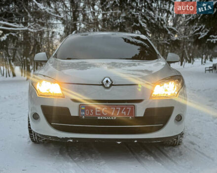 Белый Рено Меган, объемом двигателя 1.6 л и пробегом 225 тыс. км за 7600 $, фото 5 на Automoto.ua