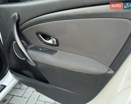 Белый Рено Меган, объемом двигателя 1.6 л и пробегом 220 тыс. км за 7600 $, фото 17 на Automoto.ua