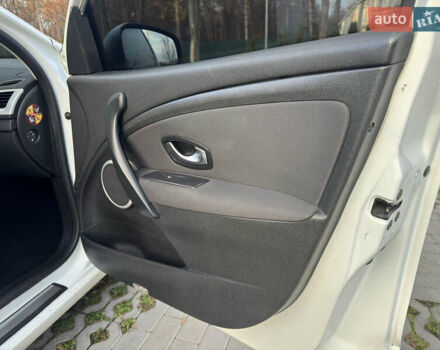 Белый Рено Меган, объемом двигателя 1.6 л и пробегом 220 тыс. км за 7700 $, фото 13 на Automoto.ua