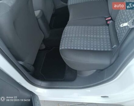 Белый Рено Меган, объемом двигателя 1.6 л и пробегом 251 тыс. км за 6200 $, фото 17 на Automoto.ua