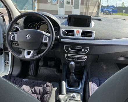 Рено Меган 2009 у Києві на Automoto.ua Білий Рено Меган, об'ємом двигуна 1.6 л та пробігом 242 тис. км за 6900 $, фото 19 на Automoto.ua