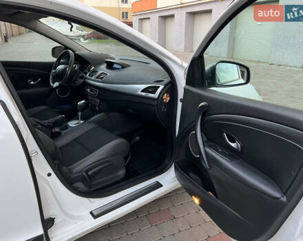 Белый Рено Меган, объемом двигателя 2 л и пробегом 290 тыс. км за 5950 $, фото 31 на Automoto.ua