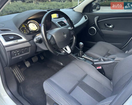 Белый Рено Меган, объемом двигателя 1.6 л и пробегом 220 тыс. км за 7600 $, фото 9 на Automoto.ua