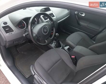 Белый Рено Меган, объемом двигателя 1.6 л и пробегом 247 тыс. км за 5100 $, фото 17 на Automoto.ua