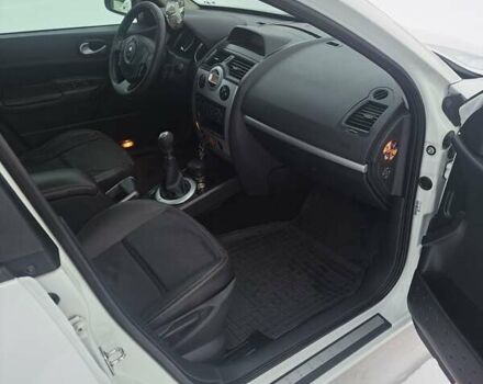 Белый Рено Меган, объемом двигателя 1.5 л и пробегом 318 тыс. км за 5000 $, фото 7 на Automoto.ua