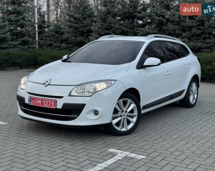 Белый Рено Меган, объемом двигателя 1.6 л и пробегом 220 тыс. км за 7600 $, фото 1 на Automoto.ua