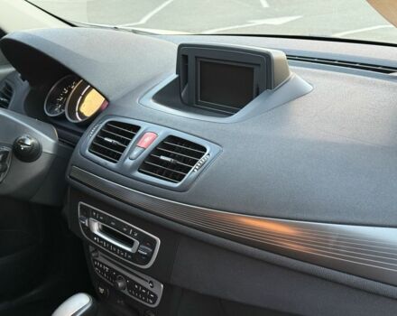 Белый Рено Меган, объемом двигателя 1.5 л и пробегом 243 тыс. км за 7500 $, фото 6 на Automoto.ua