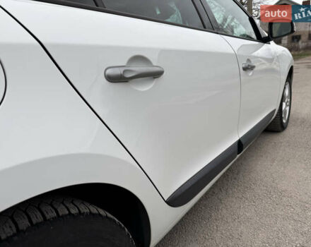 Белый Рено Меган, объемом двигателя 1.39 л и пробегом 207 тыс. км за 7200 $, фото 3 на Automoto.ua